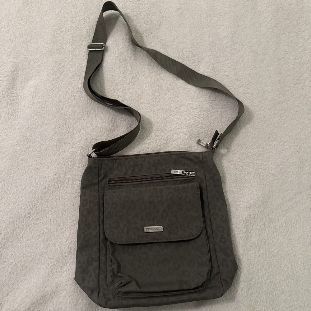 Baggallini Pocket Town Nylon Crossbody Lightweight Charcoal Gray Cheetah Bag